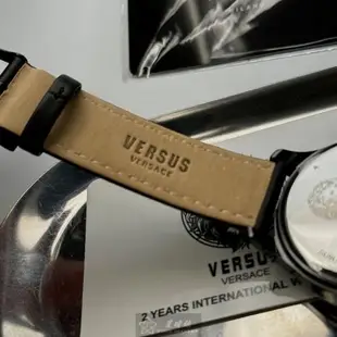 VERSUS VERSACE手錶, 男女通用錶 44mm 黑圓形精鋼錶殼 黑色簡約, 中三針顯示錶面款 VV00370