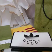 在飛比找PopChill優惠-[二手] Gucci X Adidas WOC鏈條包(黑白)