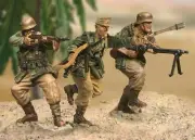 THE COLLECTORS SHOWCASE AFRIKA KORPS CS00234 GERMAN GRENADIER ASSAULT TEAM MIB