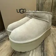 UGG CLASSIC ULTRA MINI PLATFORM BOOT WOMENS US 9 SUEDE / WOOL ~ SAND