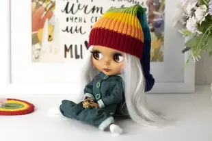 Rainbow striped hat for dolls Blythe, Pullip, knitted cap with a pompom, BJD