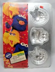 Wilton mini bake pan Big Bird & Cookie Monster 6 Single Cakes Hard to find New.