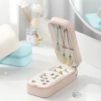 在飛比找momo購物網優惠-【帕斯特收納生活】歐風隨身首飾盒 攜帶式珠寶盒 耳環 項鍊 