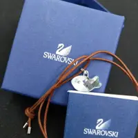 在飛比找蝦皮購物優惠-SWAROVSKI 施華洛世奇 頸鏈 皮革 附盒 說明書 日