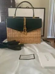 Gucci Calfskin Medium Sylvie Wicker, Top Handle Crossbody Bag Green Natural-NIB