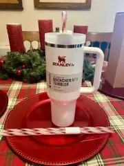Stanley Mistletoe Twist Quencher Flowstate Tumbler 40oz Limited Edition