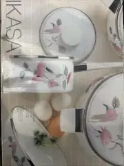 MIKASA "SILK FLOWERS" ENAMEL COOKWARE SET- VINTAGE 7PC SET WHITE W/FLOWERS