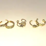 NWT Toe Rings One Size Adjustable Goldtone with Rhinestones