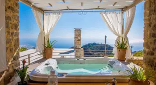 4 bedrooms house with sea view jacuzzi and enclosed garden at Anatoli