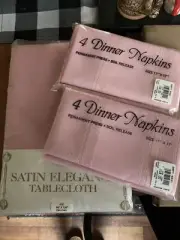 Bardwil Linens Tablecloth And 8 Matching Napkins