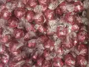 STRAWBERRY LINDT BALLS 1KG 80 PIECES