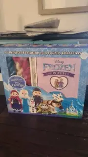 New Sealed Disney's Frozen Crochet Kit and Book. Elsa and Anna