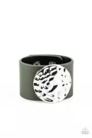 Paparazzi The Future Looks Bright Green Urban Bracelet/ Silver Hammered Center