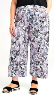 TS TAKING SHAPE plus size M / 20 Serpentine Pants pockets wide leg stretch NWT!