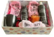 Gift Hamper Baylis & Harding Dark Amber & Fig Body wash Socks,mug&more