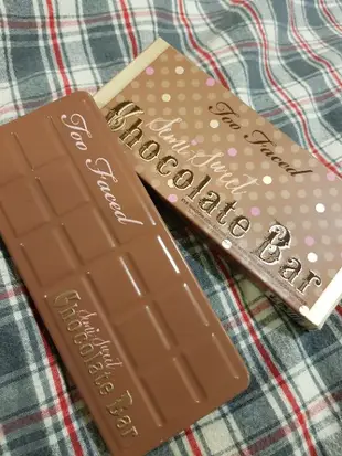 Too faced semi sweet chocolat bar 眼影盤