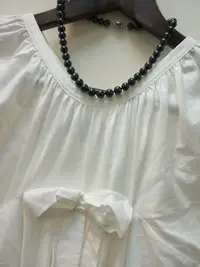 在飛比找Yahoo!奇摩拍賣優惠-日本黑珍珠項鍊，五彩光澤大約直徑0.8