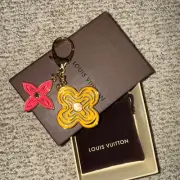 LOUIS VUITTON Bag Charm M66469 Porto Cle Flower Key Chain Gold Bijou Sac Knife