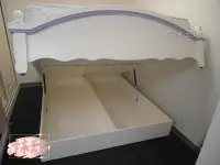 在飛比找Yahoo!奇摩拍賣優惠-卡木工坊 鍛造蝴蝶結(床頭目前無鍛鐵) 實木掀床 3.5尺 