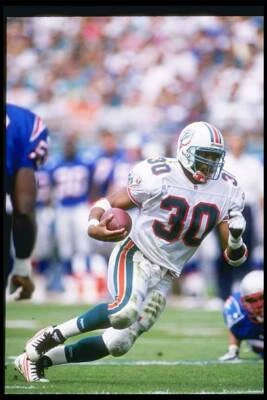 Runningback Bernie Parmalee Miami Dolphins runs down the field - 1995 Old Photo