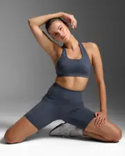Form Racerback Medium Impact Bra, 2XU, XS, India Ink/India Ink, Female