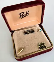 Vintage Parle Mount St Helen Emerald Stone Gold Tone Stick Pin 2-3/8" in Box