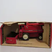 Ertl IH Axial Flow Combine made USA 1/32 IH-413-B