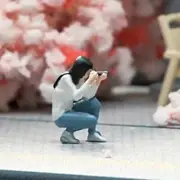 1/64 Squatting Girl Model Girl People Figurine for Micro Landscape DIY Scene