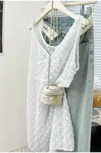 在飛比找蝦皮商城優惠-71708 網紗v領白色蕾絲透視碎花吊帶洋裝