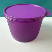 Tupperware Fridge Canister Food Container Bote Para Refri 9.5 cup Purple Purple