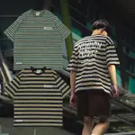 IDEALISM STRIPE TEE 綠色 黑色 染洗條紋 手寫字體 短TEE【ID23008】