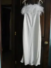 NWT SLEEPER BRAND LONG WHITE NIGHTGOWN WITH WHITE OSTRICH FEATHER TRIM SIZE L