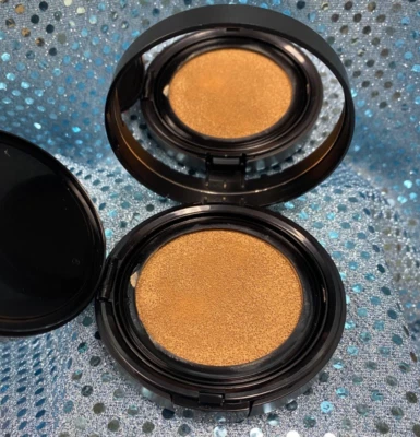 Avon fmg Cashmere Cushion Foundation W245 - New Old Stock