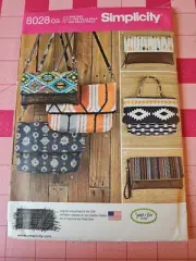 Simplicity 8028 Clutch, Wristlet & Purse in Two Sizes (6 Styles) Pattern Uncut