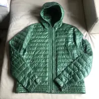 在飛比找蝦皮購物優惠-保證正品 MONCLER 綠 輕羽絨 連帽 羽絨外套 羽絨夾