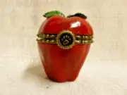 Boyds Bear Miss MacIntosh's Apple W/ Corey McNibble Treasure Box 1E 392152 New