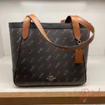 【歐洲OUTLET正品】COACH  馬車滿版 LOGO 素色 側背大包  12/18