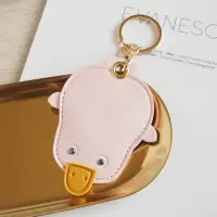 在飛比找momo購物網優惠-【可愛呱呱】粉紅鴨子造型皮革門禁卡套(鑰匙圈 感應卡套 磁扣