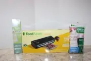 NIB FoodSaver FM2000 Vacuum Sealer Machine with Bags - Black BONUS