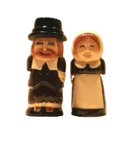 =03N Shakers #*283 -80.304 Ceramic Pilgrim COUPLE Salt 'n Pepper Shakers