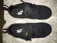 在飛比找蝦皮購物優惠-Nike Air Presto 黑白 慢跑鞋 網狀 22公分