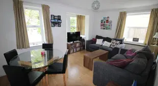 Two Bedroom Apartment@Farnborough Hotels