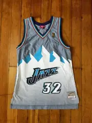 Utah Jazz Basketball Jersey Size Medium Women Karl Malone Mitchell & Ness
