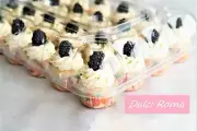 CUPCAKE CONTAINERS STACKABLE 24 COMPARTMENT PACK OF 4 CUPCAKE BOX CARRIER HOLDER