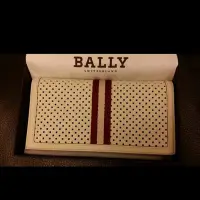 在飛比找蝦皮購物優惠-BALLY (全新) 白紅長皮夾 售價:10000