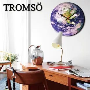 TROMSO宇宙時代無框畫時鐘-地球/掛鐘 室內設計 圓形 擬真大自然 大樹小屋【H0315084】