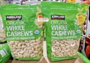 Kirkland Signature Organic Whole Cashews Unsalted Unroasted 40oz 1.13kg (2 Bags)