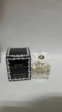 在飛比找Yahoo!奇摩拍賣優惠-marc jacobs daisy小雛菊淡香水淡香精4ml迷