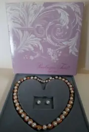 AVON Pearlesque Twist Gift Set. NOS/Box.