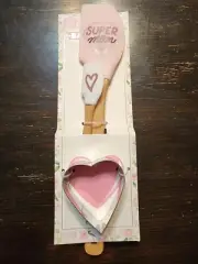 BakeShop Cake Spatula's 1 Large 1 Small "Super Mom" With Heart Cookie Cutter